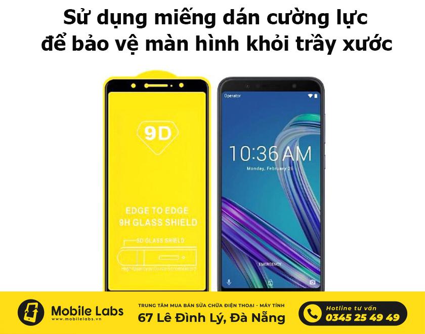 Sử dụng miếng dán cường lực