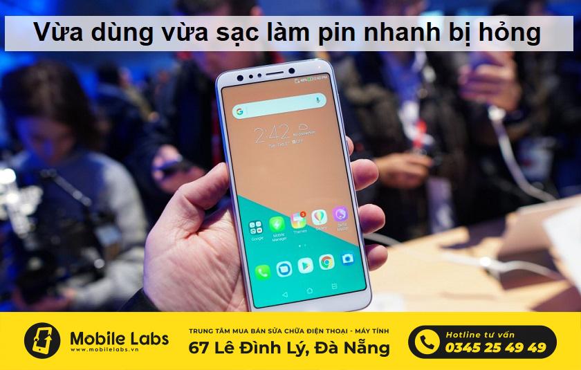 Pin điện thoại Asus hỏng pin do vừa dùng vừa sạc